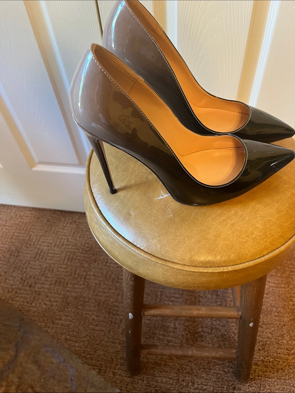Vero Cuoio Taupe Patent Leather Pointed Toe Stilettos 5”heels